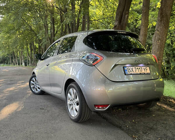 Серый Рено Зое, объемом двигателя 0 л и пробегом 83 тыс. км за 7499 $, фото 4 на Automoto.ua