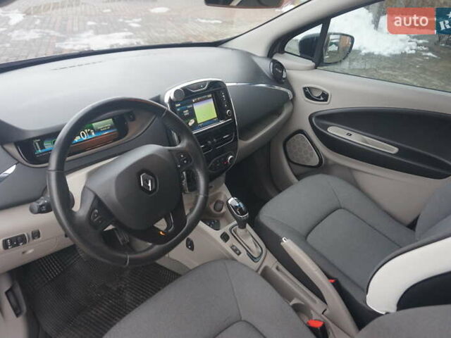 Серый Рено Зое, объемом двигателя 0 л и пробегом 98 тыс. км за 7200 $, фото 26 на Automoto.ua
