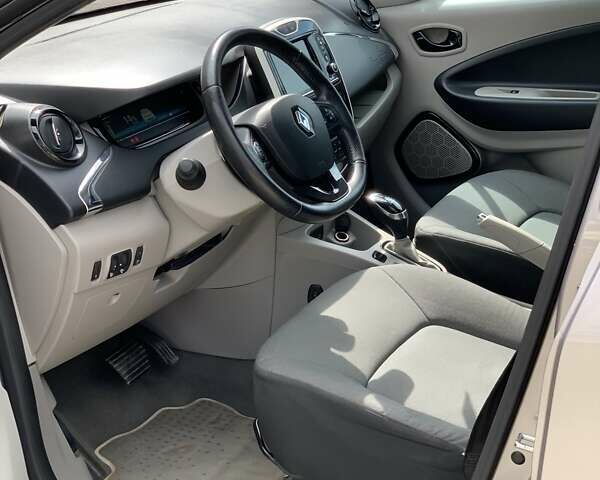 Серый Рено Зое, объемом двигателя 0 л и пробегом 87 тыс. км за 6750 $, фото 14 на Automoto.ua