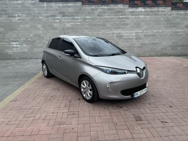 Серый Рено Зое, объемом двигателя 0 л и пробегом 160 тыс. км за 8000 $, фото 8 на Automoto.ua