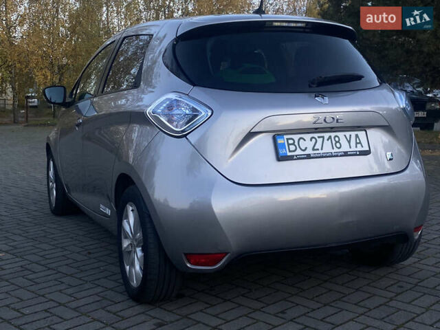 Серый Рено Зое, объемом двигателя 0 л и пробегом 90 тыс. км за 6390 $, фото 8 на Automoto.ua