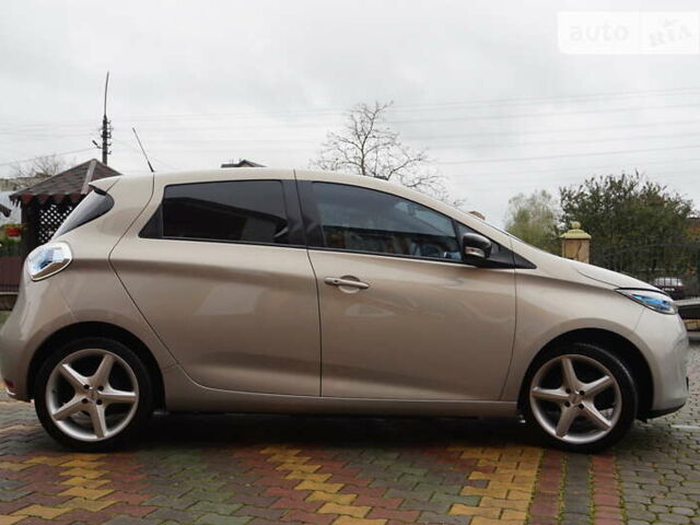 Серый Рено Зое, объемом двигателя 0 л и пробегом 102 тыс. км за 7500 $, фото 6 на Automoto.ua