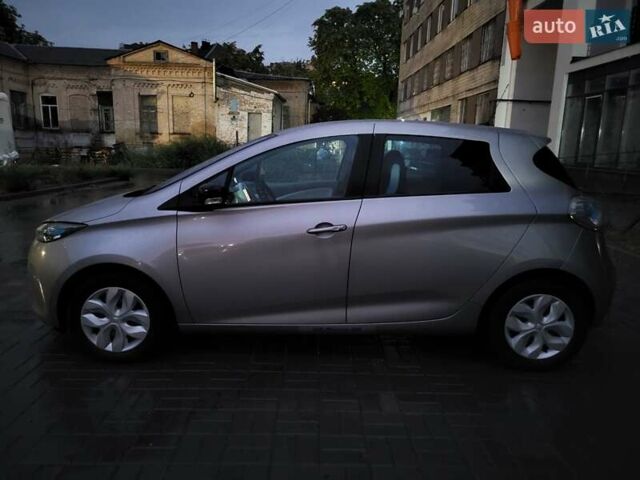 Серый Рено Зое, объемом двигателя 0 л и пробегом 137 тыс. км за 6800 $, фото 6 на Automoto.ua