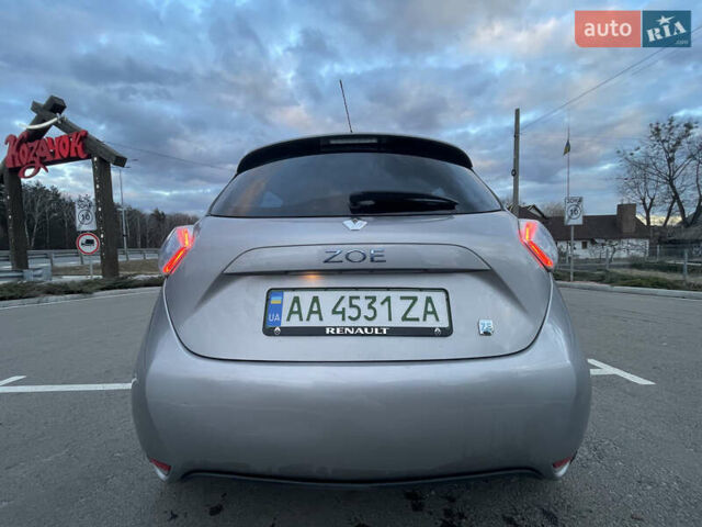 Серый Рено Зое, объемом двигателя 0 л и пробегом 104 тыс. км за 9700 $, фото 7 на Automoto.ua