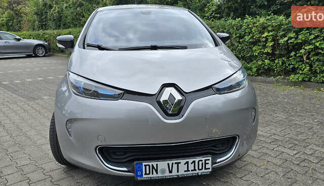 Рено Зое 2015 у Києві на Automoto.ua Сірий Рено Зое, об'ємом двигуна 0 л та пробігом 42 тис. км за 6200 $, фото 2 на Automoto.ua