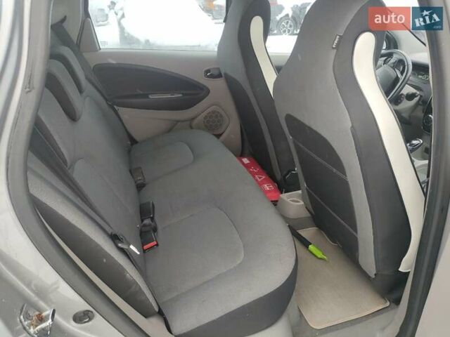 Серый Рено Зое, объемом двигателя 0 л и пробегом 153 тыс. км за 6500 $, фото 16 на Automoto.ua