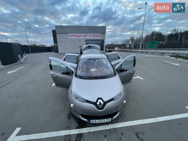 Серый Рено Зое, объемом двигателя 0 л и пробегом 104 тыс. км за 9700 $, фото 13 на Automoto.ua
