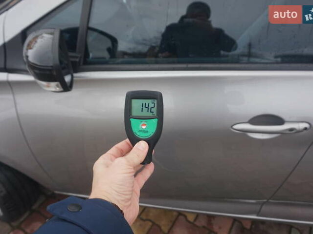 Серый Рено Зое, объемом двигателя 0 л и пробегом 98 тыс. км за 7200 $, фото 65 на Automoto.ua