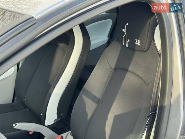 Сірий Рено Зое, об'ємом двигуна 0 л та пробігом 104 тис. км за 6199 $, фото 38 на Automoto.ua