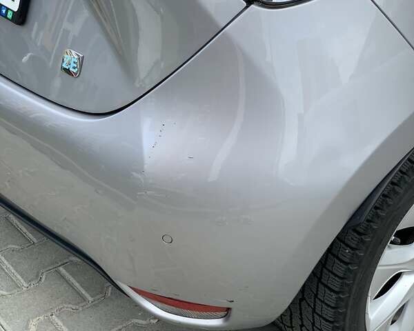 Серый Рено Зое, объемом двигателя 0 л и пробегом 87 тыс. км за 6750 $, фото 9 на Automoto.ua