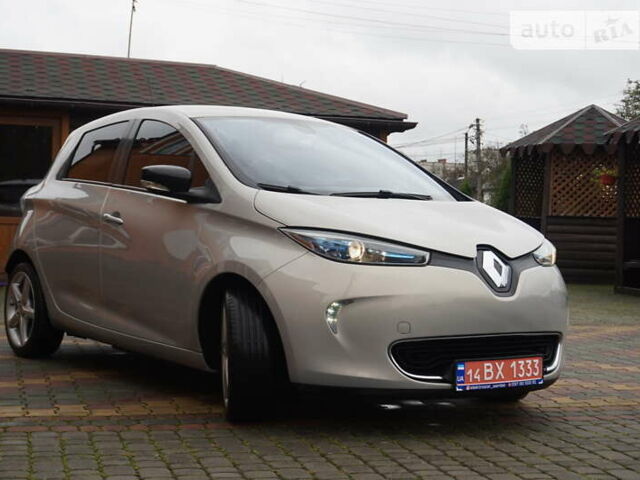 Серый Рено Зое, объемом двигателя 0 л и пробегом 102 тыс. км за 7500 $, фото 4 на Automoto.ua