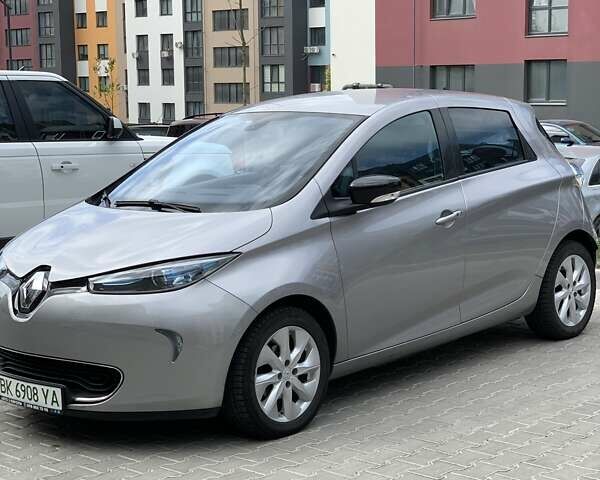 Серый Рено Зое, объемом двигателя 0 л и пробегом 87 тыс. км за 6750 $, фото 2 на Automoto.ua