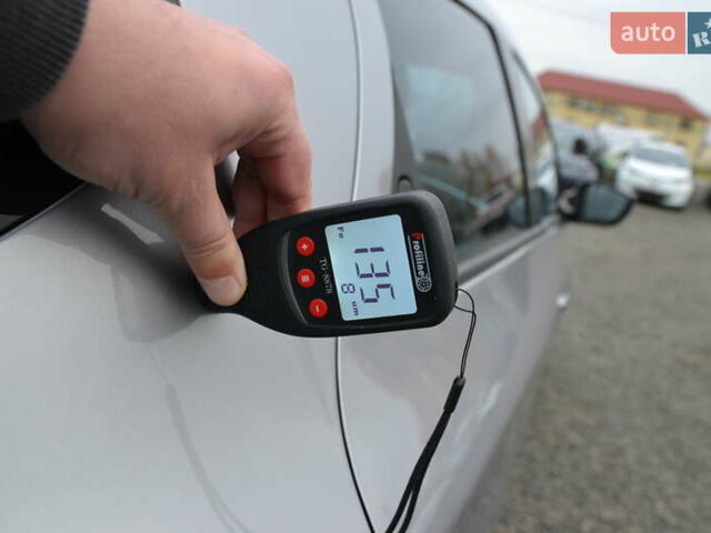 Серый Рено Зое, объемом двигателя 0 л и пробегом 74 тыс. км за 6999 $, фото 35 на Automoto.ua