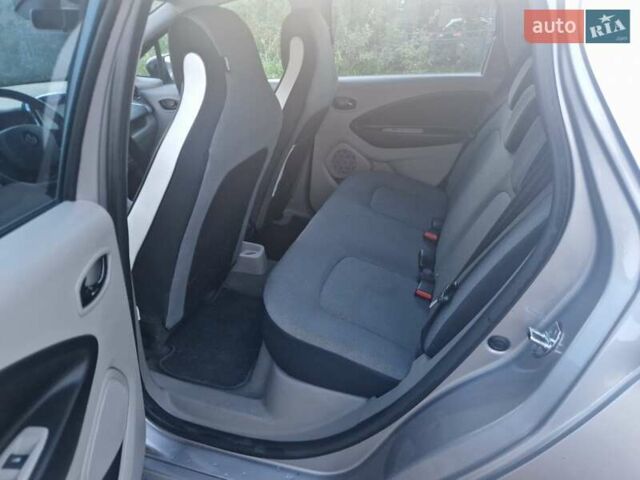 Серый Рено Зое, объемом двигателя 0 л и пробегом 39 тыс. км за 6999 $, фото 13 на Automoto.ua