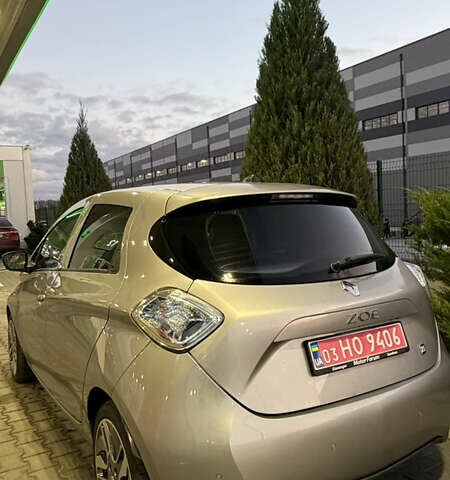 Серый Рено Зое, объемом двигателя 0 л и пробегом 105 тыс. км за 7000 $, фото 5 на Automoto.ua