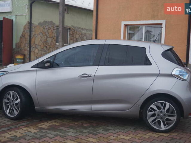 Серый Рено Зое, объемом двигателя 0 л и пробегом 98 тыс. км за 7200 $, фото 11 на Automoto.ua