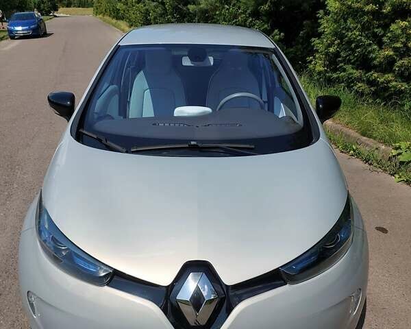 Серый Рено Зое, объемом двигателя 0 л и пробегом 69 тыс. км за 7700 $, фото 4 на Automoto.ua
