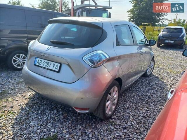 Серый Рено Зое, объемом двигателя 0 л и пробегом 76 тыс. км за 6500 $, фото 10 на Automoto.ua