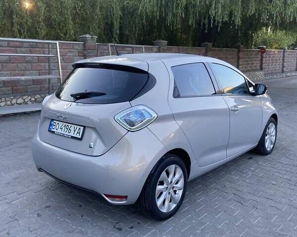 Серый Рено Зое, объемом двигателя 0 л и пробегом 74 тыс. км за 7650 $, фото 10 на Automoto.ua