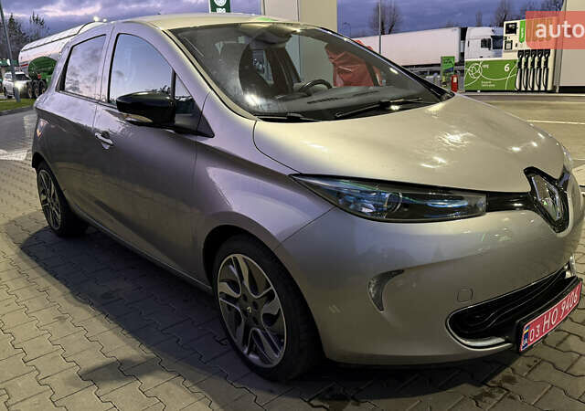 Серый Рено Зое, объемом двигателя 0 л и пробегом 105 тыс. км за 7000 $, фото 6 на Automoto.ua