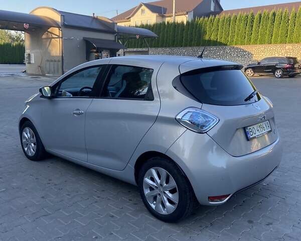 Серый Рено Зое, объемом двигателя 0 л и пробегом 74 тыс. км за 7650 $, фото 7 на Automoto.ua