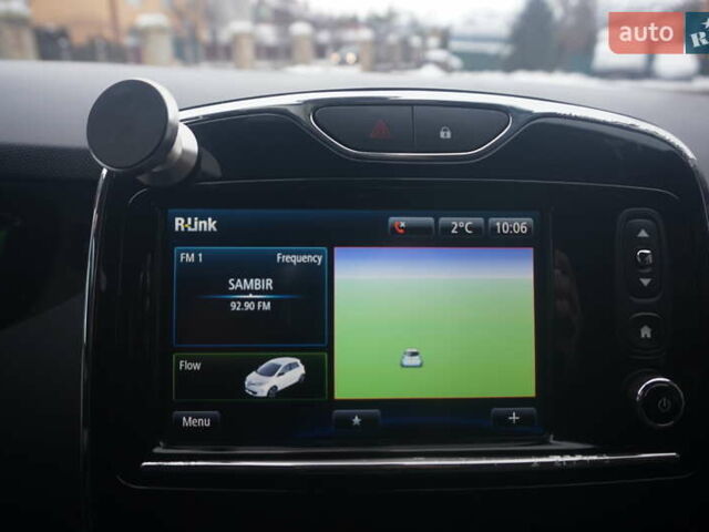 Серый Рено Зое, объемом двигателя 0 л и пробегом 98 тыс. км за 7200 $, фото 32 на Automoto.ua