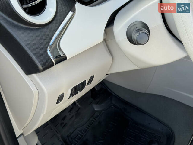 Сірий Рено Зое, об'ємом двигуна 0 л та пробігом 104 тис. км за 6199 $, фото 45 на Automoto.ua