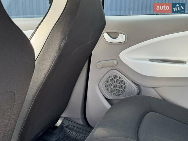Сірий Рено Зое, об'ємом двигуна 0 л та пробігом 104 тис. км за 6199 $, фото 35 на Automoto.ua