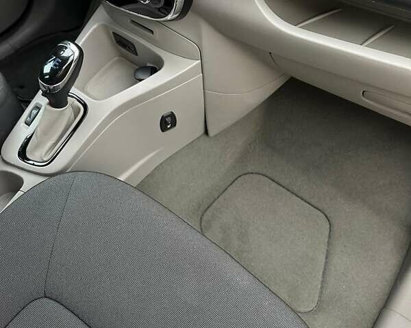 Рено Зое 2015 в Львове на Automoto.ua Серый Рено Зое, объемом двигателя 0 л и пробегом 132 тыс. км за 6700 $, фото 32 на Automoto.ua