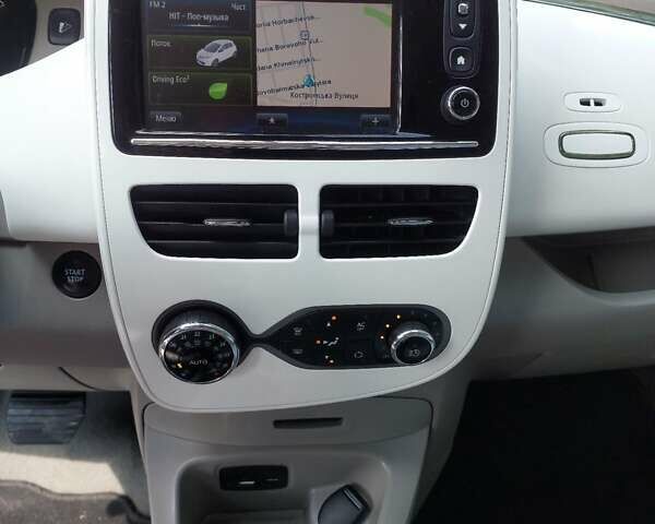 Серый Рено Зое, объемом двигателя 0 л и пробегом 69 тыс. км за 7700 $, фото 11 на Automoto.ua