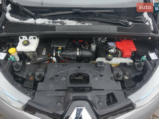 Серый Рено Зое, объемом двигателя 0 л и пробегом 98 тыс. км за 7200 $, фото 51 на Automoto.ua
