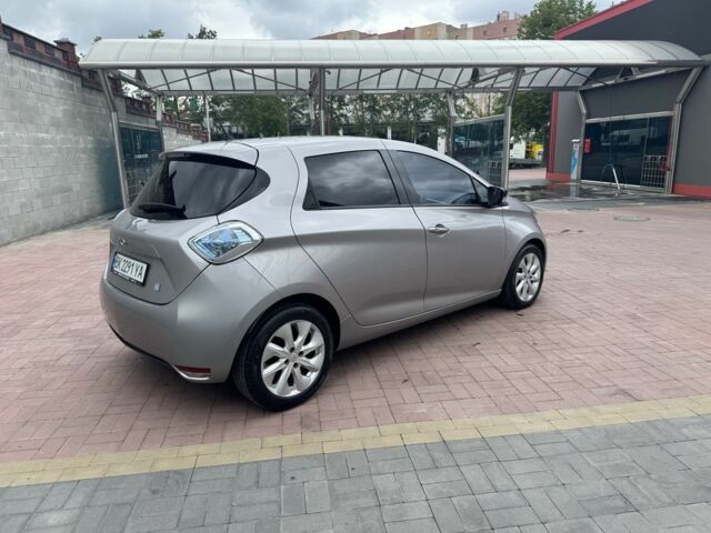 Серый Рено Зое, объемом двигателя 0 л и пробегом 160 тыс. км за 8000 $, фото 6 на Automoto.ua