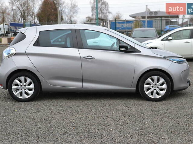 Серый Рено Зое, объемом двигателя 0 л и пробегом 74 тыс. км за 6999 $, фото 5 на Automoto.ua