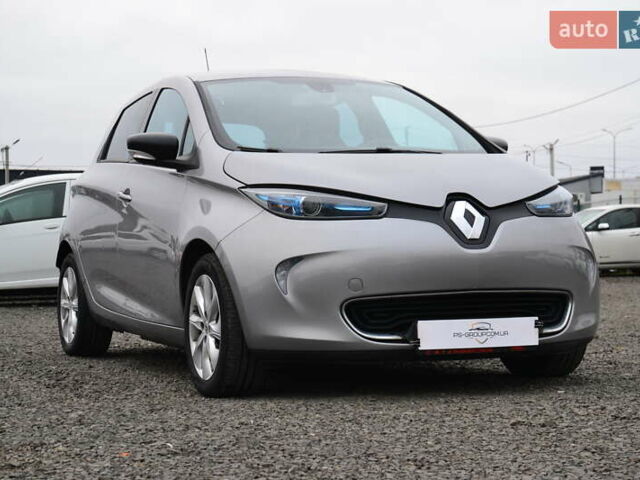 Серый Рено Зое, объемом двигателя 0 л и пробегом 74 тыс. км за 6999 $, фото 4 на Automoto.ua