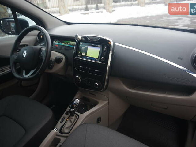 Серый Рено Зое, объемом двигателя 0 л и пробегом 98 тыс. км за 7200 $, фото 40 на Automoto.ua