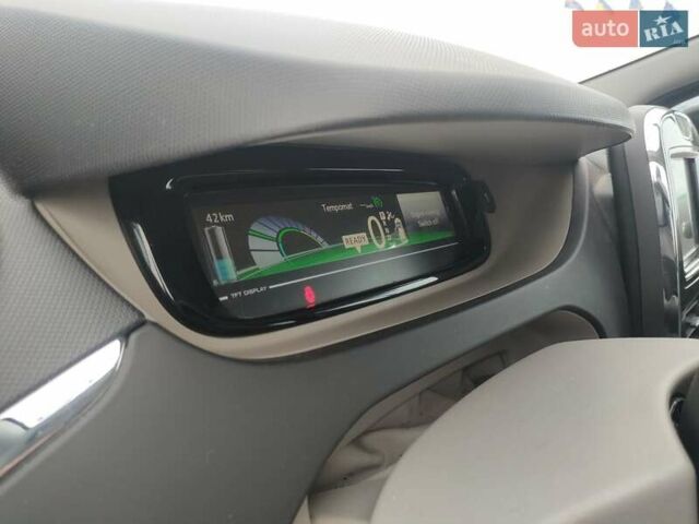 Серый Рено Зое, объемом двигателя 0 л и пробегом 153 тыс. км за 6500 $, фото 18 на Automoto.ua