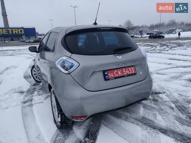 Серый Рено Зое, объемом двигателя 0 л и пробегом 153 тыс. км за 6500 $, фото 5 на Automoto.ua