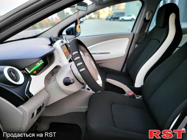 Серый Рено Зое, объемом двигателя 65 л и пробегом 137 тыс. км за 6000 $, фото 6 на Automoto.ua