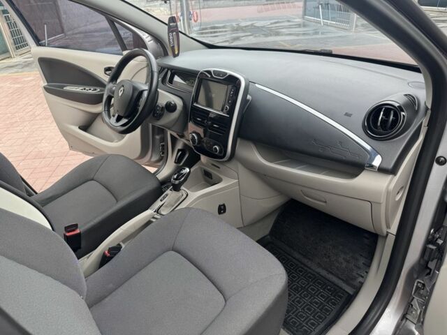 Рено Зое 2015 у Рівному на Automoto.ua Сірий Рено Зое, об'ємом двигуна 0 л та пробігом 160 тис. км за 8000 $, фото 19 на Automoto.ua