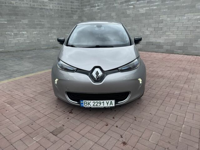Серый Рено Зое, объемом двигателя 0 л и пробегом 160 тыс. км за 8000 $, фото 9 на Automoto.ua