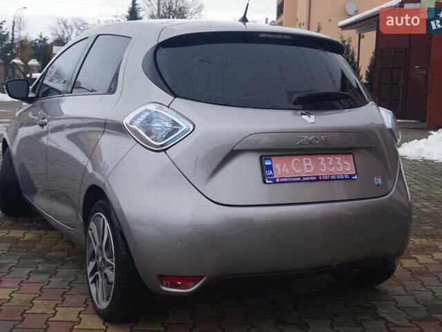 Серый Рено Зое, объемом двигателя 0 л и пробегом 98 тыс. км за 7200 $, фото 9 на Automoto.ua