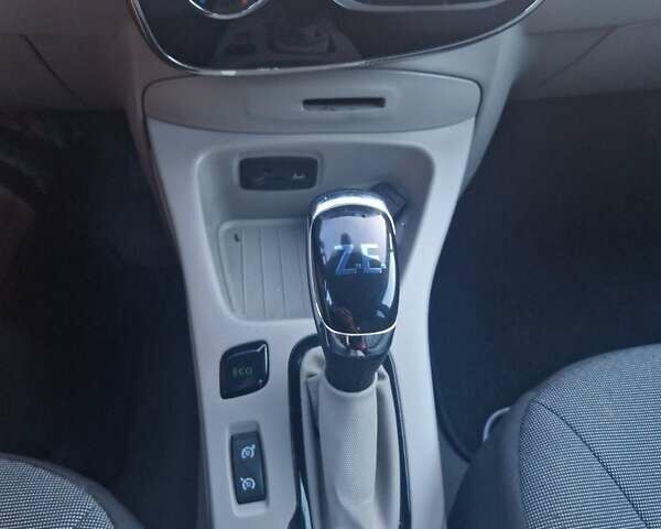 Сірий Рено Зое, об'ємом двигуна 0 л та пробігом 39 тис. км за 7000 $, фото 11 на Automoto.ua
