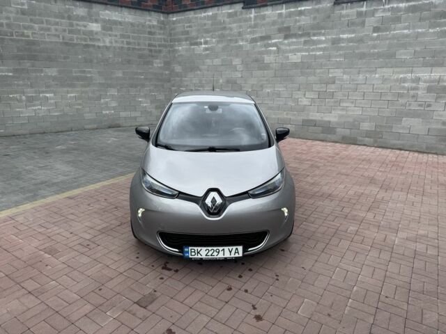 Серый Рено Зое, объемом двигателя 0 л и пробегом 160 тыс. км за 8000 $, фото 1 на Automoto.ua