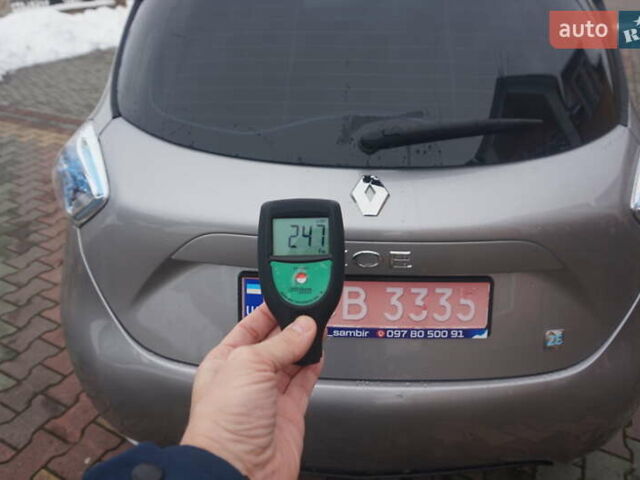 Серый Рено Зое, объемом двигателя 0 л и пробегом 98 тыс. км за 7200 $, фото 68 на Automoto.ua