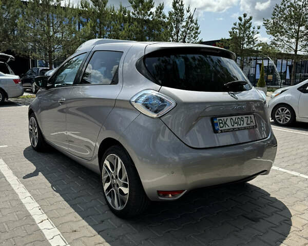 Серый Рено Зое, объемом двигателя 0 л и пробегом 94 тыс. км за 6500 $, фото 7 на Automoto.ua