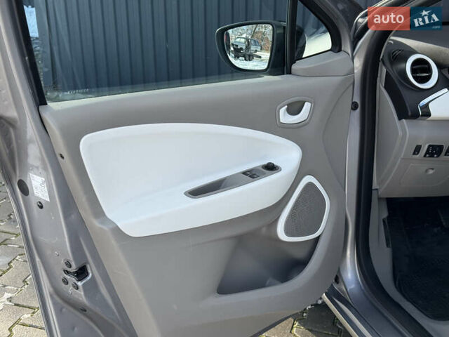 Сірий Рено Зое, об'ємом двигуна 0 л та пробігом 104 тис. км за 6199 $, фото 46 на Automoto.ua