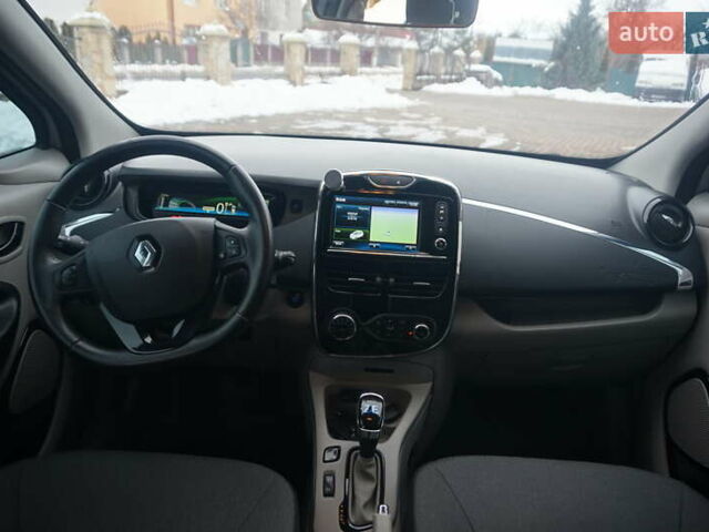 Серый Рено Зое, объемом двигателя 0 л и пробегом 98 тыс. км за 7200 $, фото 47 на Automoto.ua