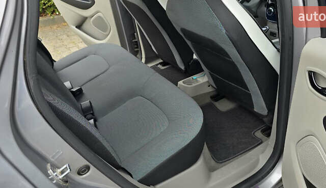 Рено Зое 2015 у Києві на Automoto.ua Сірий Рено Зое, об'ємом двигуна 0 л та пробігом 42 тис. км за 6200 $, фото 21 на Automoto.ua