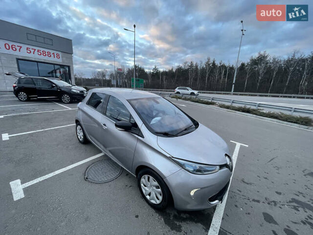 Серый Рено Зое, объемом двигателя 0 л и пробегом 104 тыс. км за 9700 $, фото 11 на Automoto.ua