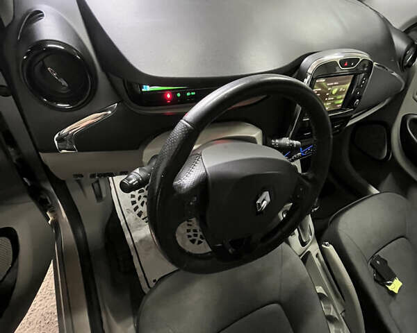 Сірий Рено Зое, об'ємом двигуна 0 л та пробігом 142 тис. км за 5950 $, фото 18 на Automoto.ua